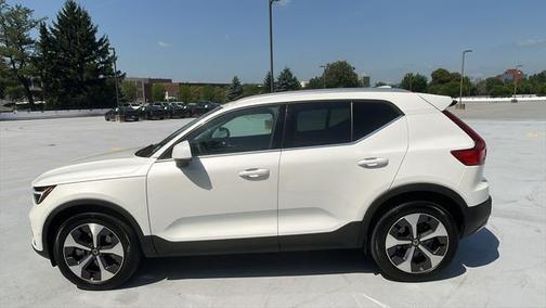 2023 Volvo XC40 B5 Plus Bright Theme