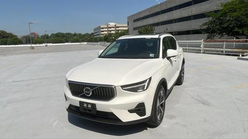 2023 Volvo XC40 B5 Plus Bright Theme
