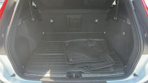 2023 Volvo XC40 B5 Plus Bright Theme