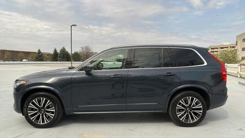 2022 Volvo XC90 T5 Momentum