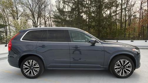 2022 Volvo XC90 T5 Momentum