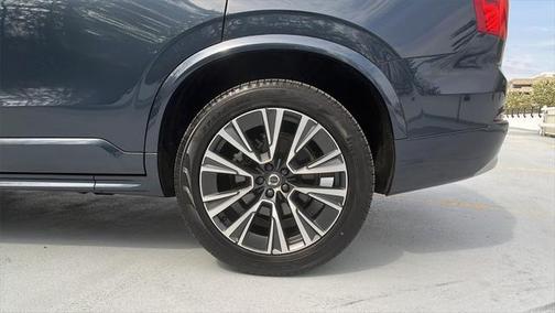 2022 Volvo XC90 T5 Momentum