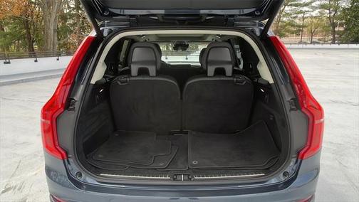 2022 Volvo XC90 T5 Momentum