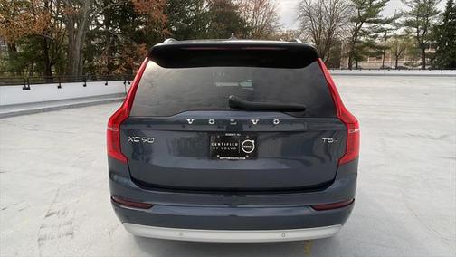 2022 Volvo XC90 T5 Momentum