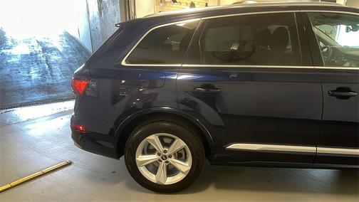 2022 Audi Q7 45 Premium Plus