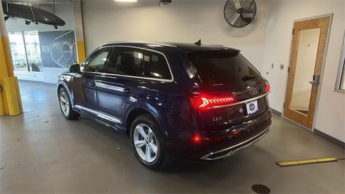 2022 Audi Q7 45 Premium Plus