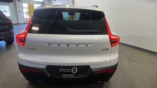 2025 Volvo XC40 B5 Plus Dark Theme