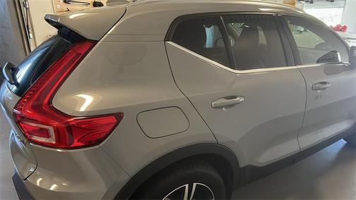2025 Volvo XC40 B5 Core Bright Theme