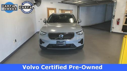 2025 Volvo XC40 B5 Core Bright Theme