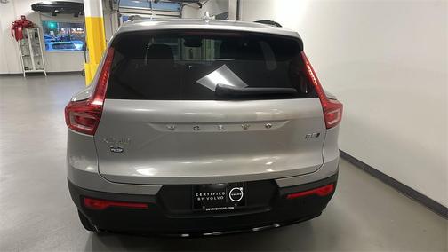 2025 Volvo XC40 B5 Plus Dark Theme