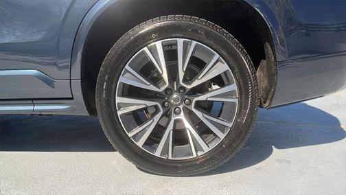 2022 Volvo XC90 T5 Momentum