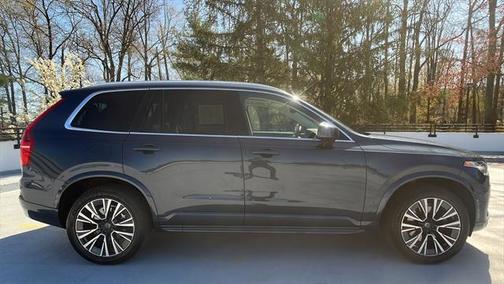2022 Volvo XC90 T5 Momentum