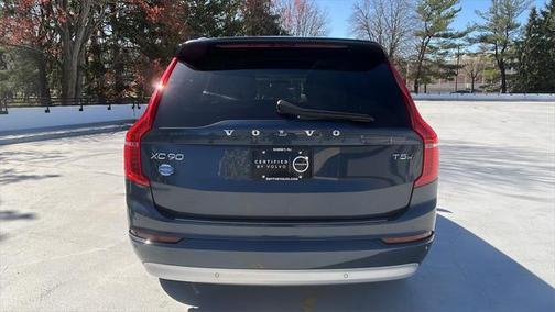 2022 Volvo XC90 T5 Momentum