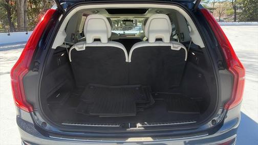2022 Volvo XC90 T5 Momentum
