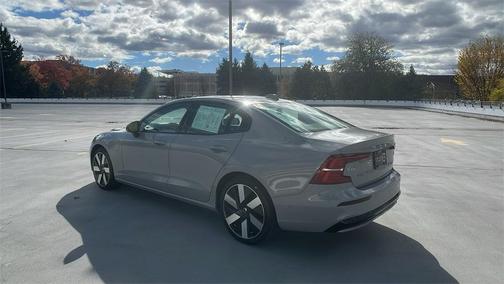 2024 Volvo S60 Recharge Plug-In Hybrid T8 Plus Dark Theme