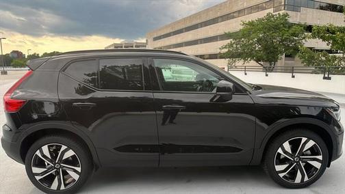2025 Volvo XC40 B5 Plus Dark Theme