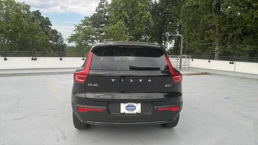 2025 Volvo XC40 B5 Plus Dark Theme