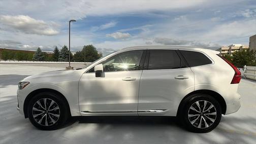 2023 Volvo XC60 B5 Plus Bright Theme