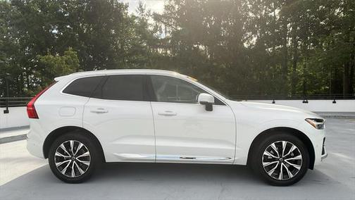 2023 Volvo XC60 B5 Plus Bright Theme