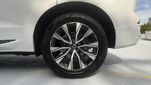 2023 Volvo XC60 B5 Plus Bright Theme