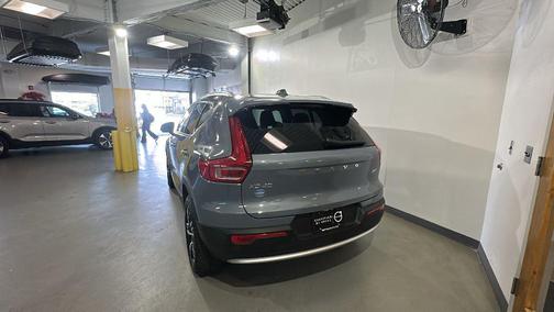 Thunder Grey Metallic 2023 Volvo XC40 B5 Core