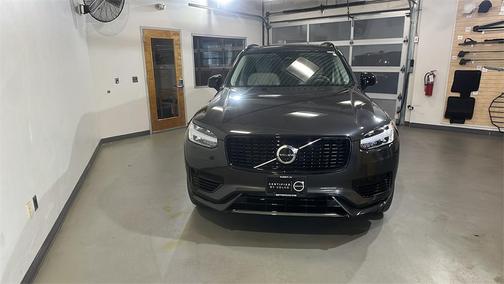2023 Volvo XC90 Recharge Plug-In Hybrid T8 Ultimate Dark Theme 7-Seater