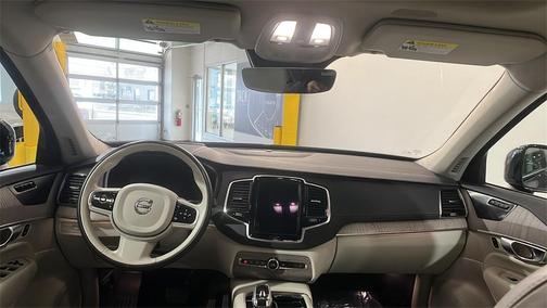 2023 Volvo XC90 Recharge Plug-In Hybrid T8 Ultimate Dark Theme 7-Seater