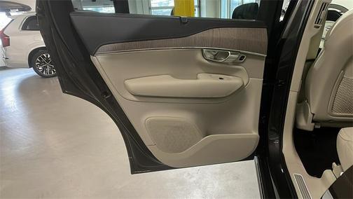 2023 Volvo XC90 Recharge Plug-In Hybrid T8 Ultimate Dark Theme 7-Seater