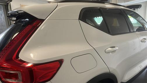 2023 Volvo XC40 B5 Plus Dark Theme