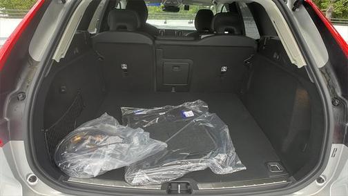 2025 Volvo XC60 Plug-In Hybrid T8 Plus