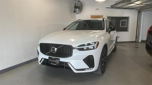 2024 Volvo XC60 B5 Plus Dark Theme