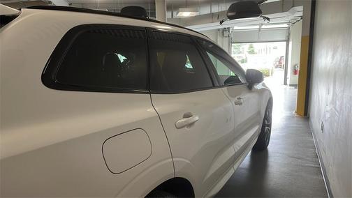 2024 Volvo XC60 B5 Plus Dark Theme