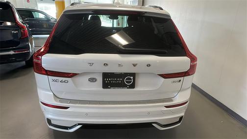 2024 Volvo XC60 B5 Plus Dark Theme