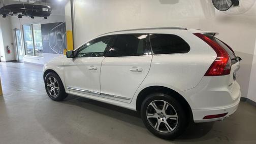 Ice White 2015 Volvo XC60 T6 Premier Plus