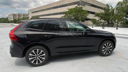 2025 Volvo XC60 B5 Core