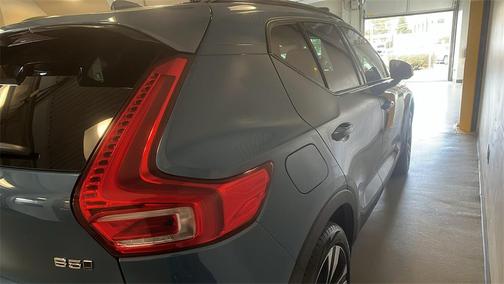 2024 Volvo XC40 B5 Plus Dark Theme