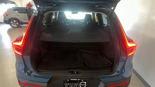 2024 Volvo XC40 B5 Plus Dark Theme