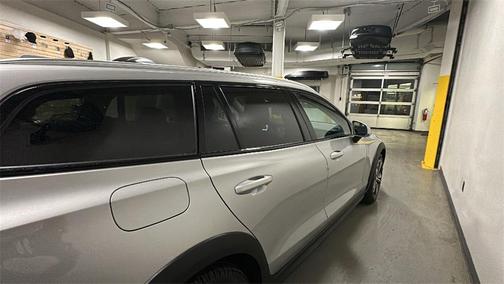 2025 Volvo V60 Cross Country Plus, B5 AWD Gas (mild hybrid)