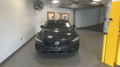 2025 Volvo S60 B5 Core