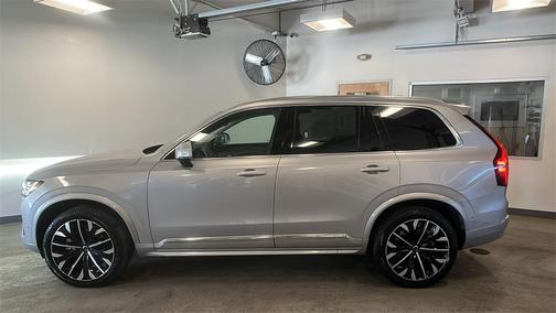2025 Volvo XC90 B5 Plus 7-Seater