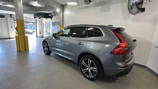 Gray Metallic 2019 Volvo XC60 T6 Momentum