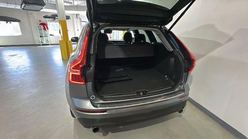Gray Metallic 2019 Volvo XC60 T6 Momentum