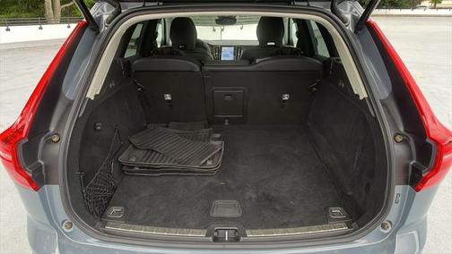 2023 Volvo XC60 B6 Ultimate Bright Theme