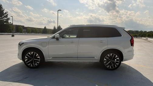 2025 Volvo XC90 Plug-In Hybrid T8 Ultra 7-Seater