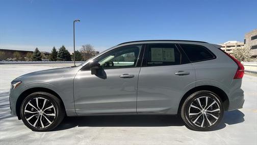 2023 Volvo XC60 B5 Plus Dark Theme