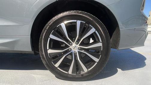 2023 Volvo XC60 B5 Plus Dark Theme