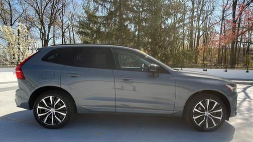 2023 Volvo XC60 B5 Plus Dark Theme