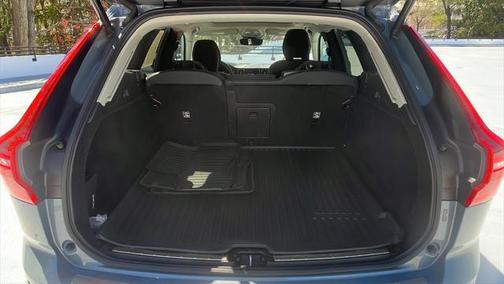2023 Volvo XC60 B5 Plus Dark Theme