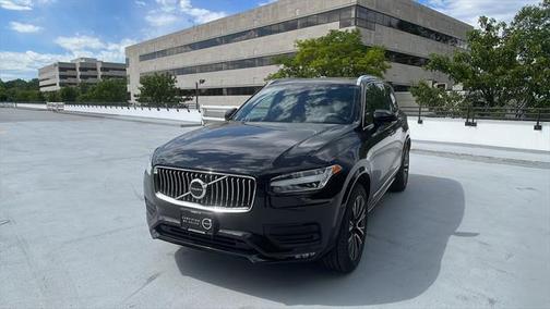 2022 Volvo XC90 T6 Momentum