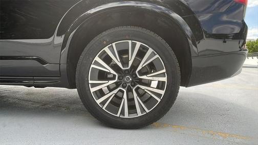 2022 Volvo XC90 T6 Momentum
